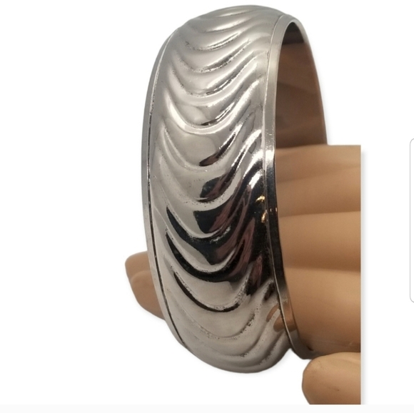 VINTAGE SILVERPLATED BRASS BANGLE BRACELET - Picture 2 of 3